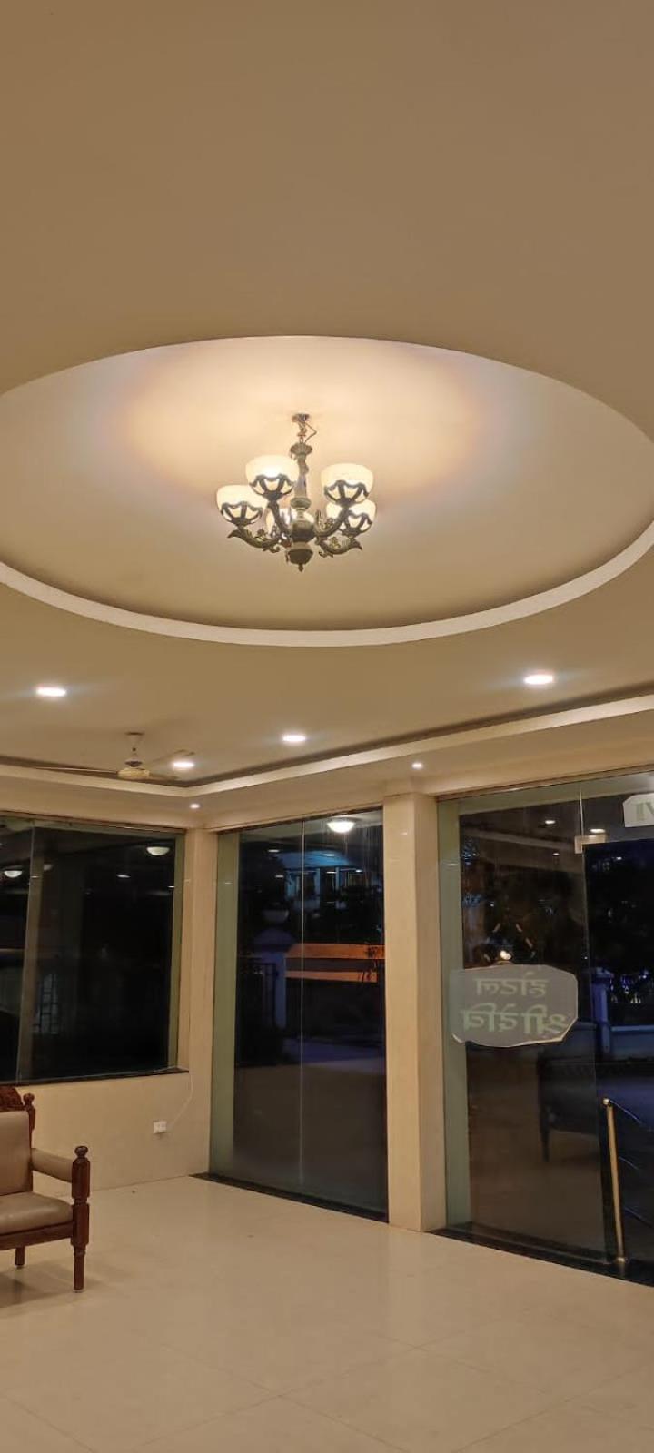 Hotel Sri Devi 根尼亚古马里 外观 照片