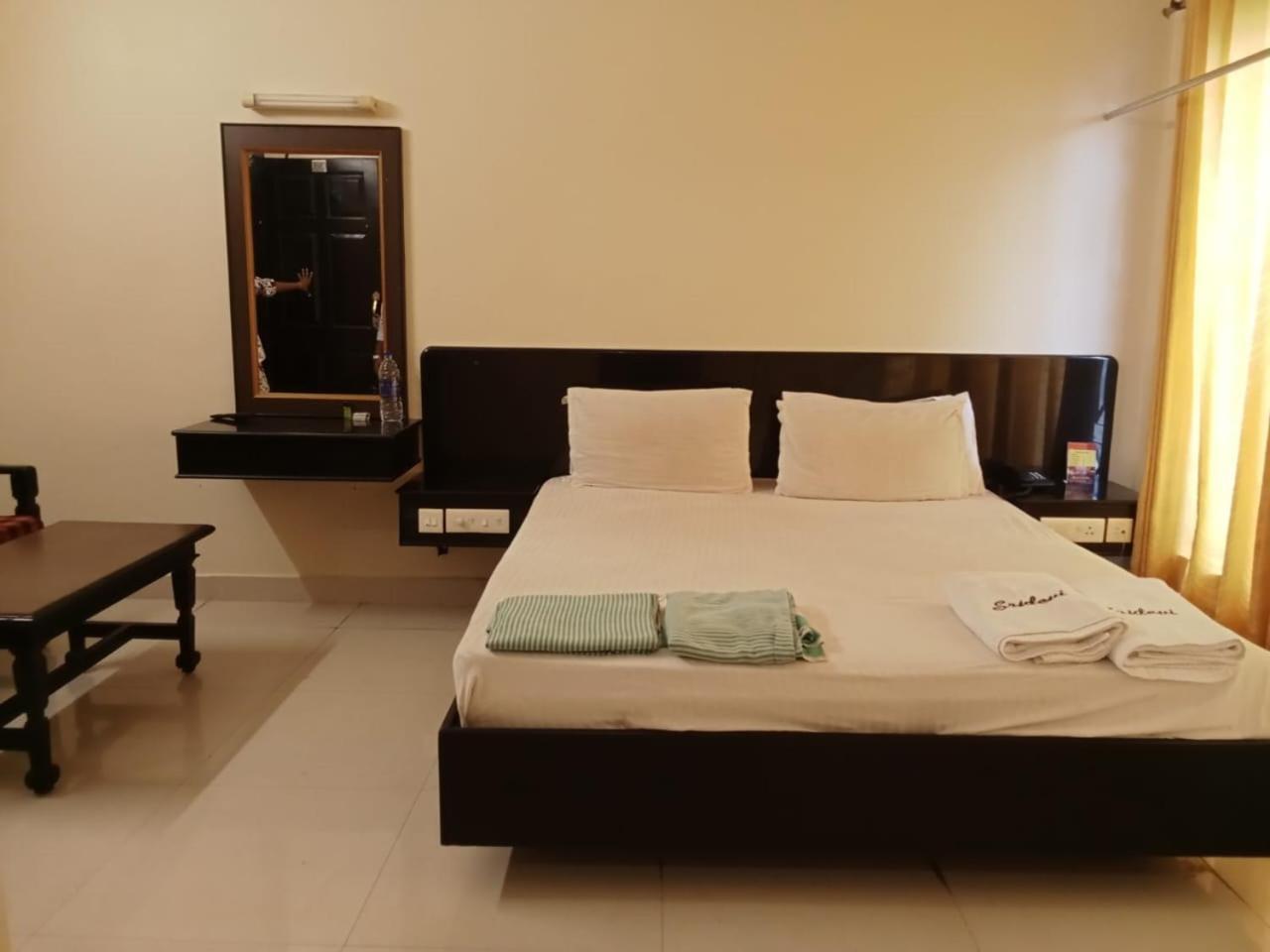 Hotel Sri Devi 根尼亚古马里 外观 照片