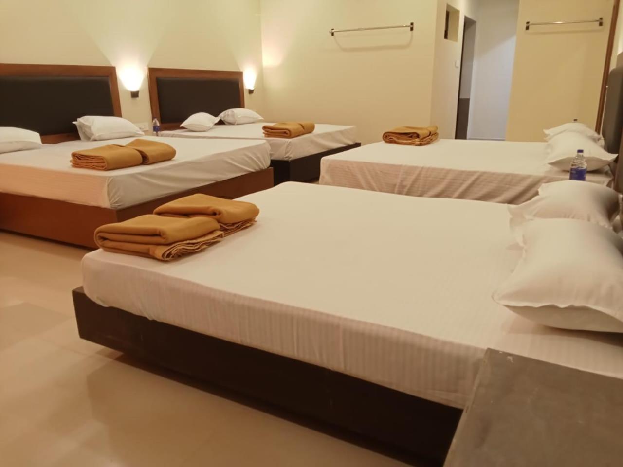 Hotel Sri Devi 根尼亚古马里 外观 照片
