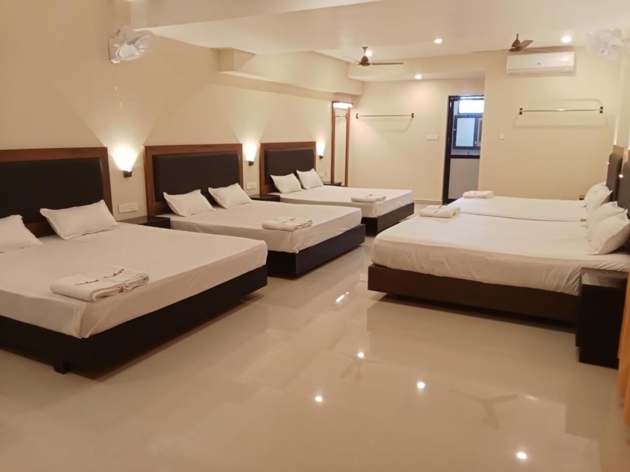 Hotel Sri Devi 根尼亚古马里 外观 照片