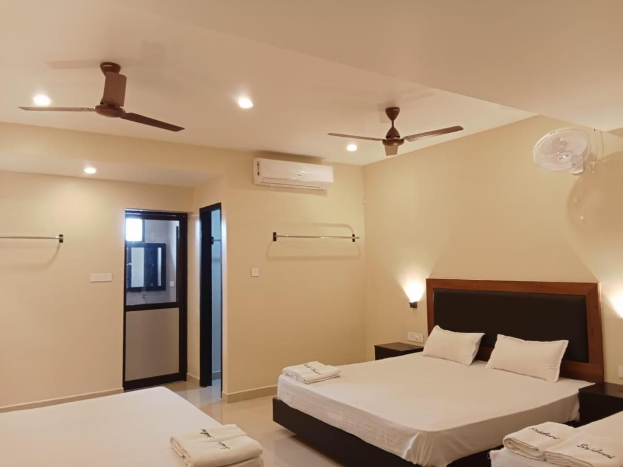Hotel Sri Devi 根尼亚古马里 外观 照片
