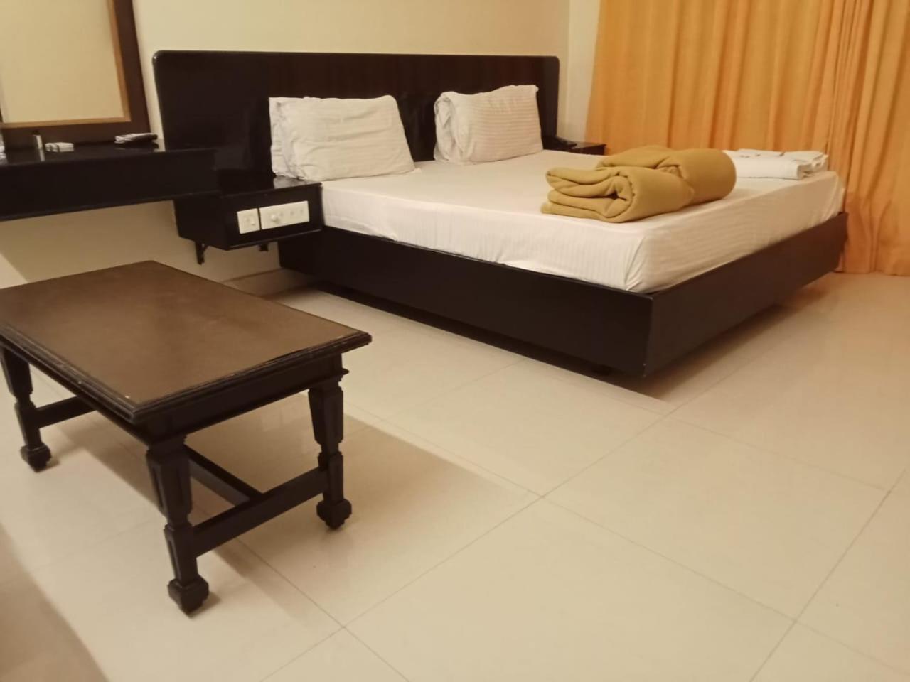 Hotel Sri Devi 根尼亚古马里 外观 照片