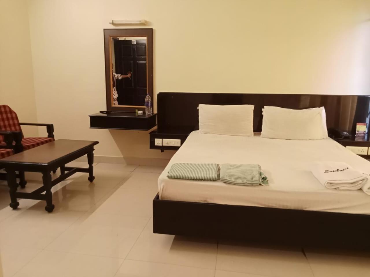 Hotel Sri Devi 根尼亚古马里 外观 照片