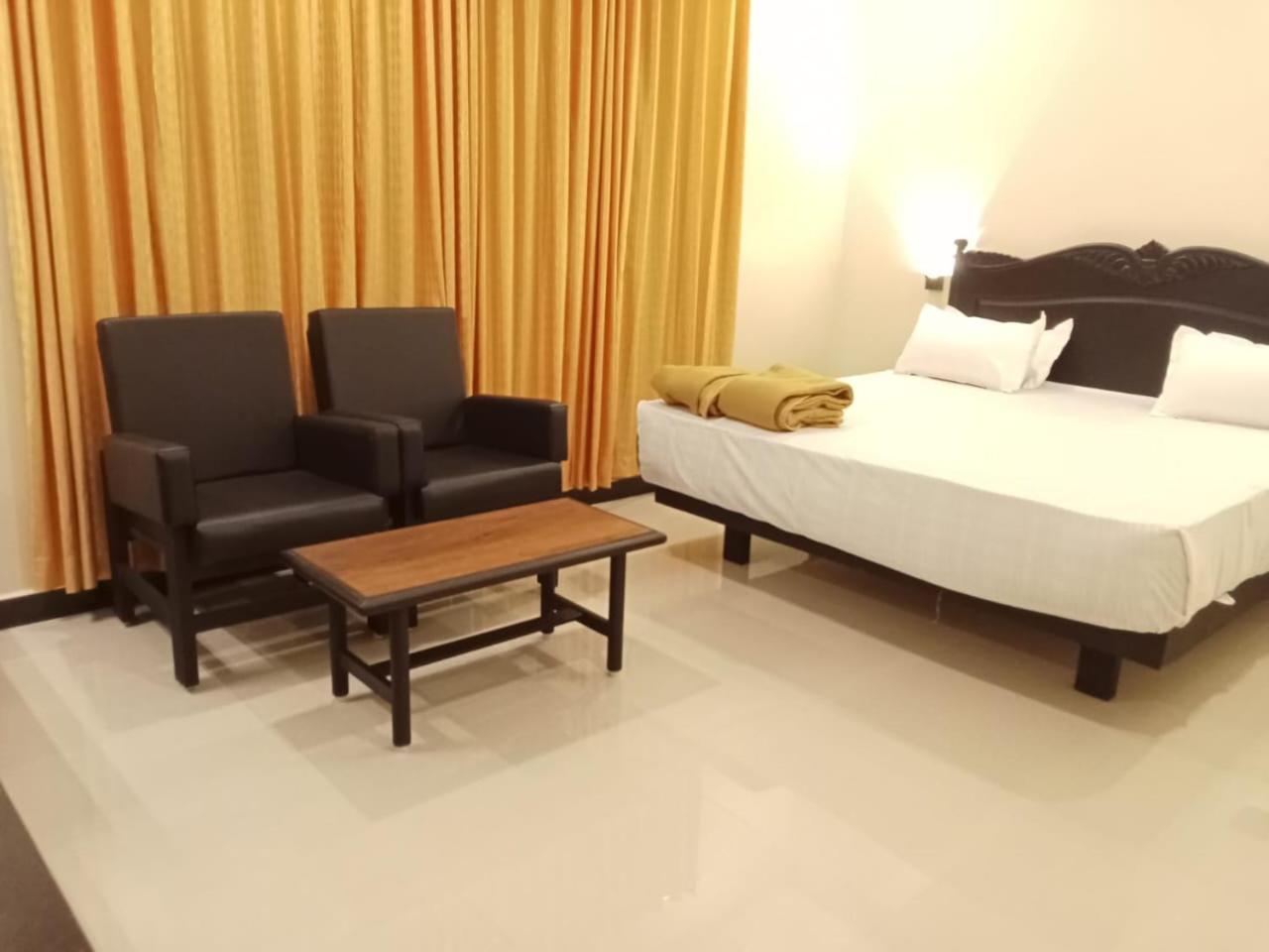 Hotel Sri Devi 根尼亚古马里 外观 照片