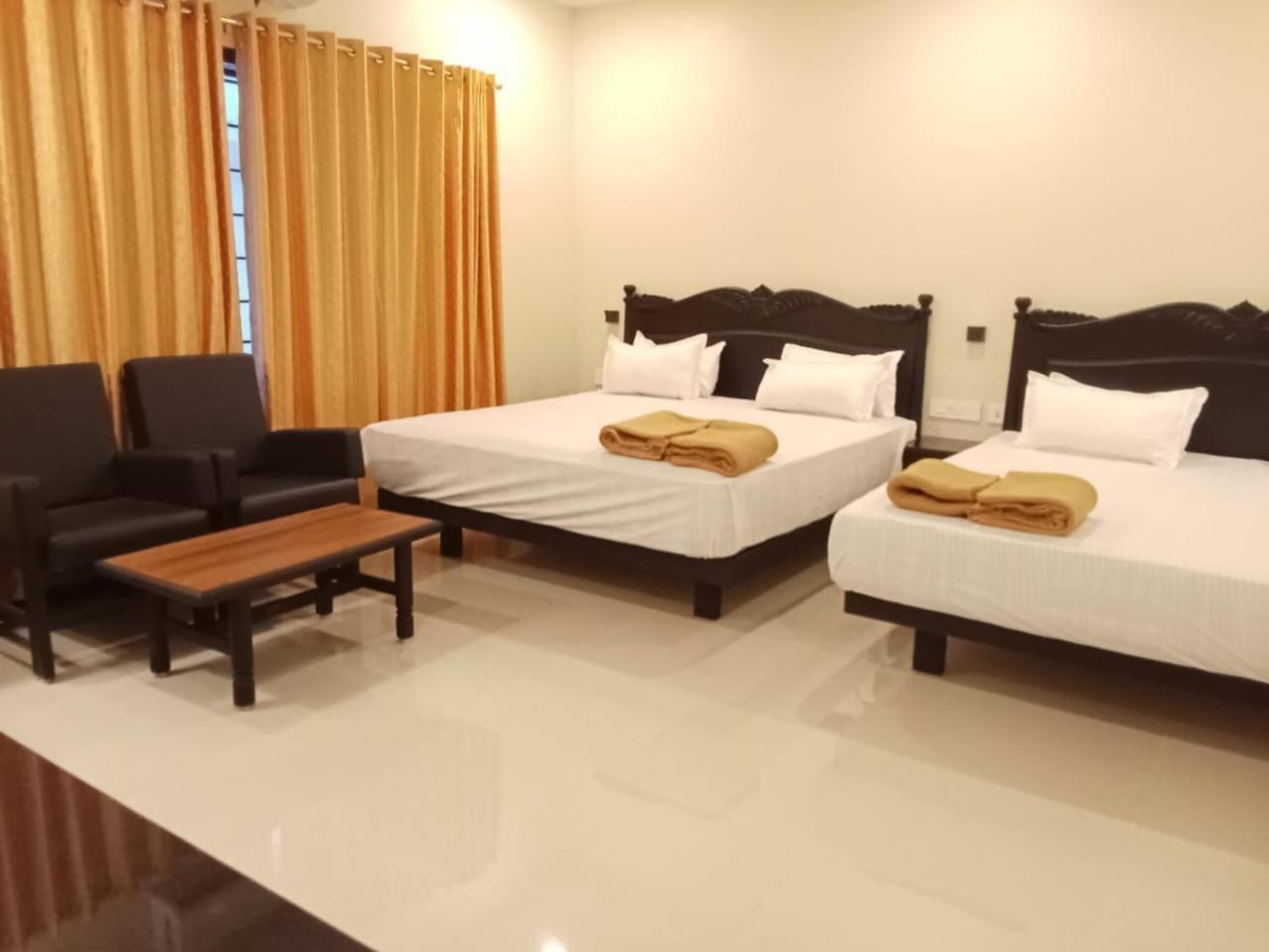 Hotel Sri Devi 根尼亚古马里 外观 照片